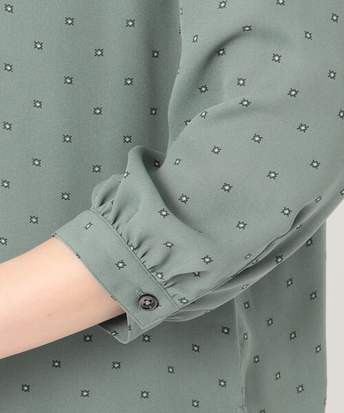 J.PRESS(ジェイプレス)の「【洗える】ポリエステル デシン幾何プリント ブラウス(シャツ/ブラウス・レディース・スモーキーグリーン系5/ネイビー系5/アイボリー系5・F)」の12枚目の写真