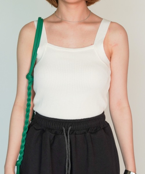 yuue' ( wear )（ユーイ）の「スクエアネックキャミソール タンクトップ（タンクトップ・レディース・ホワイト/ライトブルー/ブラック/ベージュ/レンガ・FREE）」の2枚目の写真