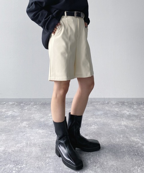 PAGEBOY(ページボーイ)の「フェイクレザーステッチショートパンツ(その他パンツ・レディース・ブラック/アイボリー/ブラウン系その他・FREE)」の2枚目の写真