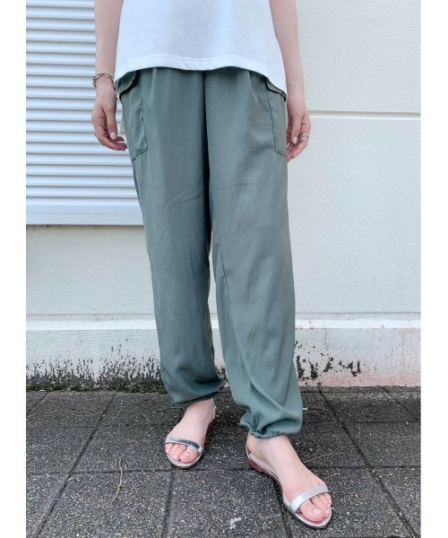 ITEMS URBANRESEARCH（アイテムズ アーバンリサーチ）の「カーゴジョガーパンツ（その他パンツ・レディース・グリーン/ブラック/パープル・FREE）」の2枚目の写真