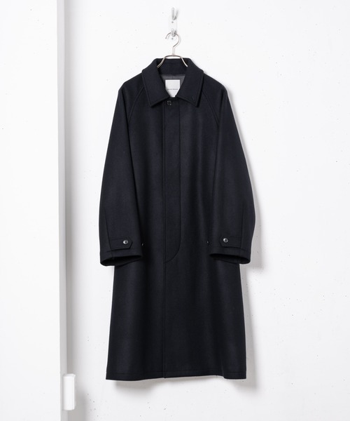 Alcindor Materials（アルシンダーマテリアルズ）の「super140's lamb wool balmacaan coat/スーパー１４０’ｓラムウールバルマカーンコート（その他アウター・メンズ・ブラック/グレイッシュベージュ・MEDIUM/LARGE）」の2枚目の写真