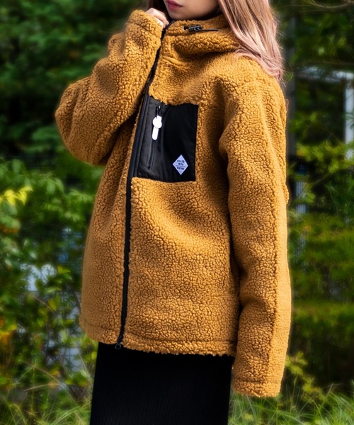 ADPOSION（アドポーション）の「ビッグシルエット フードボアフリースブルゾン（ブルゾン・レディース・ブラック/キャメル/ベージュ/パープル/ホワイト/カーキ/グリーン/ブラック系1・X-LARGE/MEDIUM/LARGE）」の8枚目の写真