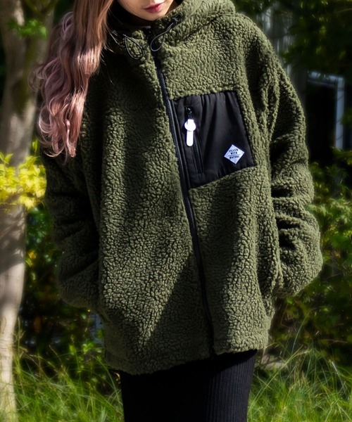 ADPOSION（アドポーション）の「ビッグシルエット フードボアフリースブルゾン（ブルゾン・レディース・ブラック/キャメル/ベージュ/パープル/ホワイト/カーキ/グリーン/ブラック系1・X-LARGE/MEDIUM/LARGE）」の6枚目の写真