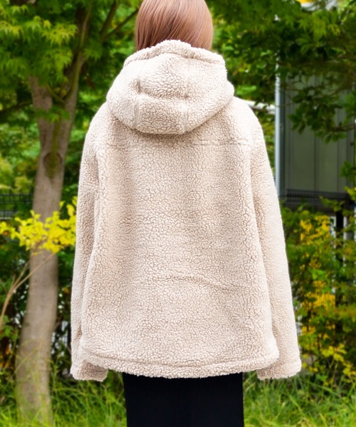 ADPOSION（アドポーション）の「ビッグシルエット フードボアフリースブルゾン（ブルゾン・レディース・ブラック/キャメル/ベージュ/パープル/ホワイト/カーキ/グリーン/ブラック系1・X-LARGE/MEDIUM/LARGE）」の20枚目の写真