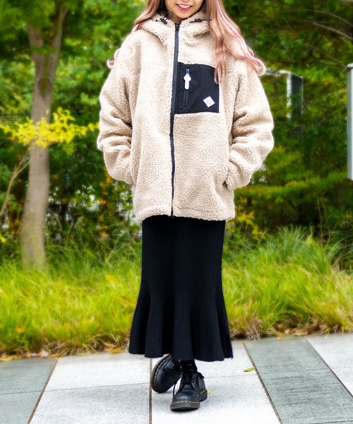 ADPOSION（アドポーション）の「ビッグシルエット フードボアフリースブルゾン（ブルゾン・レディース・ブラック/キャメル/ベージュ/パープル/ホワイト/カーキ/グリーン/ブラック系1・X-LARGE/MEDIUM/LARGE）」の11枚目の写真