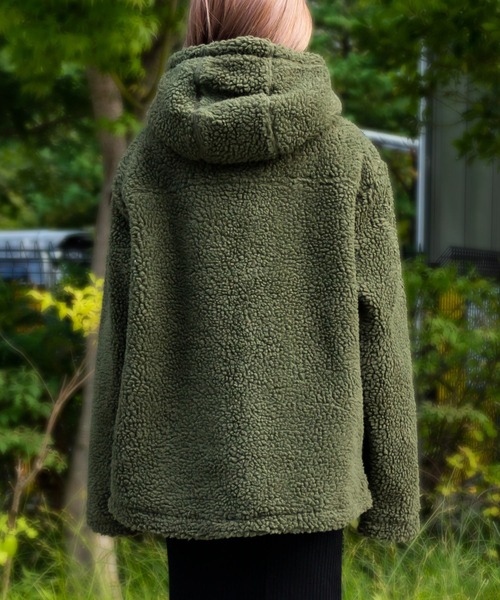 ADPOSION（アドポーション）の「ビッグシルエット フードボアフリースブルゾン（ブルゾン・レディース・ブラック/キャメル/ベージュ/パープル/ホワイト/カーキ/グリーン/ブラック系1・X-LARGE/MEDIUM/LARGE）」の12枚目の写真