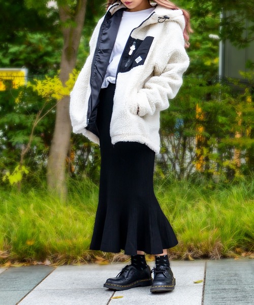 ADPOSION（アドポーション）の「ビッグシルエット フードボアフリースブルゾン（ブルゾン・レディース・ブラック/キャメル/ベージュ/パープル/ホワイト/カーキ/グリーン/ブラック系1・X-LARGE/MEDIUM/LARGE）」の9枚目の写真