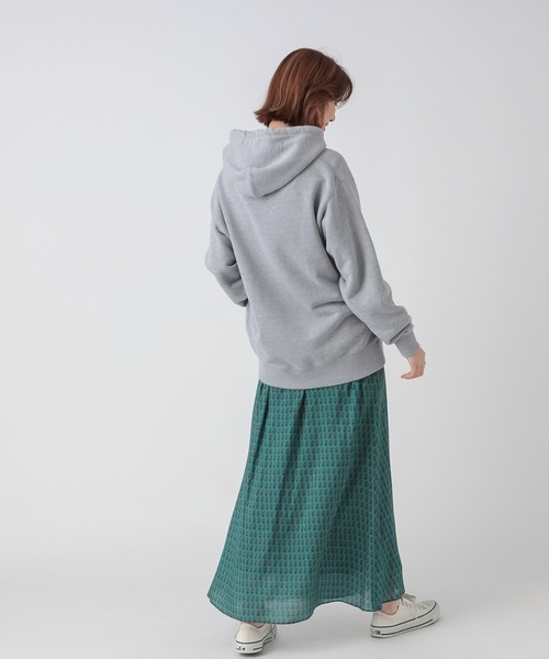 RIVE DROITE（リヴドロワ）の「華やかさをプラスしてくれる　ヴィンテージプリントナローフレアスカート（スカート・レディース・ネイビー/グリーン・FREE）」の6枚目の写真