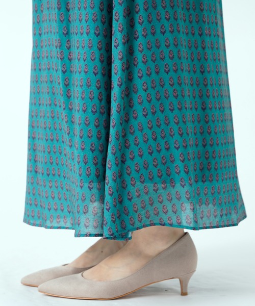 RIVE DROITE（リヴドロワ）の「華やかさをプラスしてくれる　ヴィンテージプリントナローフレアスカート（スカート・レディース・ネイビー/グリーン・FREE）」の7枚目の写真