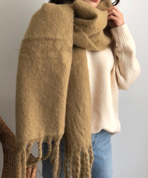 me+em select(ミームセレクト)の「【30色展開 】ふわふわフリンジボリュームマフラー(マフラー・レディース・ブラック/ピンク/チャコールグレー/アイボリー/スモークピンク/カーキ/ライトブルー/レッド/グレー/ホワイト/イエロー/ブルー/ライトグリーン/ダークグリーン/ライトピンク/ネイビー/レッド系その他/ワイン/グリーン/チェリーピンク/ダークラベンダー/ベージュ/スカイブルー/ブラウン/パープル/クリアレッド/ライトブラウン/バイオレット/グリーン系その他/グリーン系その他2/ピンク系その他・FREE)」の8枚目の写真