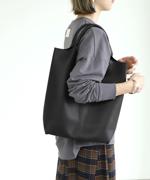reca(レカ)の「合皮トライアングルカットトート(トートバッグ・レディース・ベージュ/ブラック/ライトグレー・ONE SIZE)」の13枚目の写真