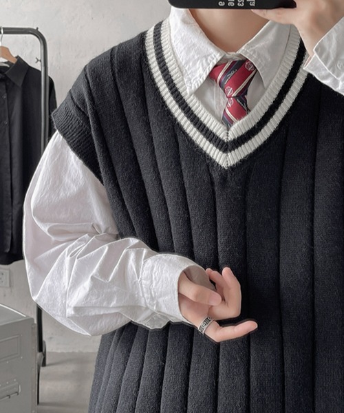 KOR（ケーオーアール）の「トラディショナル ストライプ Vネック リブニットベスト（ベスト・メンズ・ホワイト/グレー/マスタード・XL/M/2XL/L）」の11枚目の写真