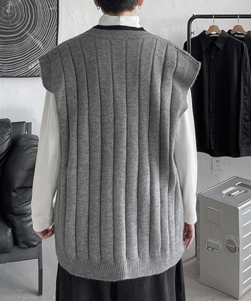 KOR（ケーオーアール）の「トラディショナル ストライプ Vネック リブニットベスト（ベスト・メンズ・ホワイト/グレー/マスタード・XL/M/2XL/L）」の9枚目の写真