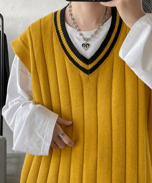 KOR（ケーオーアール）の「トラディショナル ストライプ Vネック リブニットベスト（ベスト・メンズ・ホワイト/グレー/マスタード・XL/M/2XL/L）」の4枚目の写真