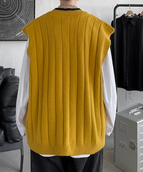 KOR（ケーオーアール）の「トラディショナル ストライプ Vネック リブニットベスト（ベスト・メンズ・ホワイト/グレー/マスタード・XL/M/2XL/L）」の14枚目の写真