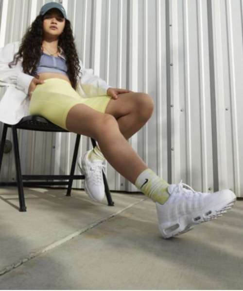 NIKE(ナイキ)の「NIKE ナイキ W AIRMAX 95 エア マックス 95 WDH8015 100WHITE/WHITE(スニーカー・レディース・ホワイト・22.5cm/23.5cm/24.5cm/25.5cm/23.0cm/24.0cm/25.0cm/26.0cm/27.0cm/29.0cm/28.5cm/27.5cm/28.0cm/26.5cm)」の2枚目の写真