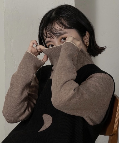 lawgy(ラウジー)の「bi color sleeve button knit(ニット/セーター・レディース・ブラック/ベージュ/ブラウン・FREE)」の13枚目の写真