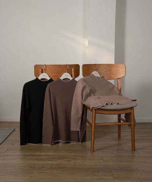 lawgy(ラウジー)の「bi color sleeve button knit(ニット/セーター・レディース・ブラック/ベージュ/ブラウン・FREE)」の8枚目の写真