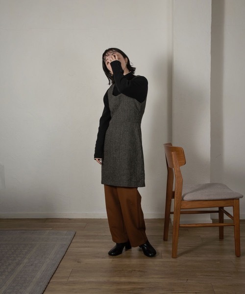 lawgy(ラウジー)の「bi color sleeve button knit(ニット/セーター・レディース・ブラック/ベージュ/ブラウン・FREE)」の7枚目の写真