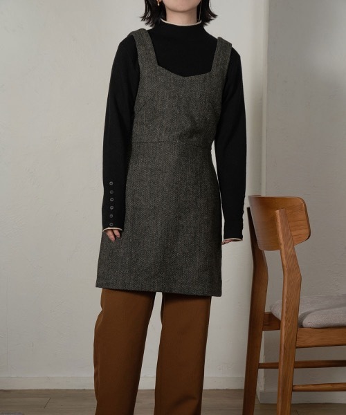 lawgy(ラウジー)の「bi color sleeve button knit(ニット/セーター・レディース・ブラック/ベージュ/ブラウン・FREE)」の4枚目の写真