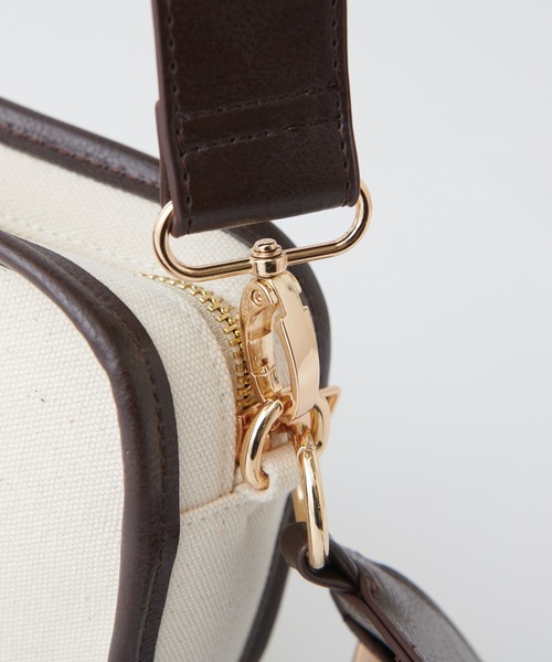 natural couture(ナチュラルクチュール)の「バイカラーショルダーバッグ(ショルダーバッグ・レディース・ブラック/ブラウン/アイボリー・FREE)」の6枚目の写真