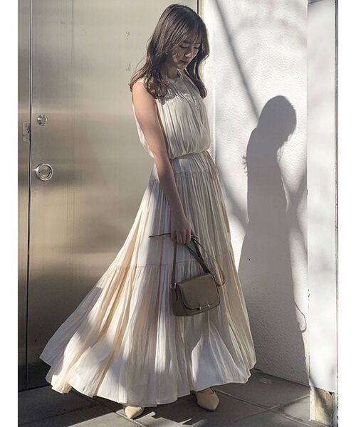 dazzlin（ダズリン）の「ティアードフレアワンピース（ワンピース・レディース・ベージュ/アイボリー/パープル/オフホワイト/ブラウン/ブルー・FREE）」の14枚目の写真