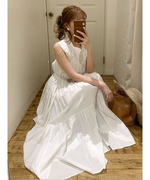 dazzlin（ダズリン）の「ティアードフレアワンピース（ワンピース・レディース・ベージュ/アイボリー/パープル/オフホワイト/ブラウン/ブルー・FREE）」の2枚目の写真