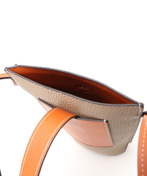 florist（フローリスト）の「【本革】配色ミックスのレザースマホポーチ/ポシェット/ショルダーバッグ（ショルダーバッグ・レディース・ライトブルー/ブラック/ベージュ/ブラックミックス/キャメル・FREE）」の11枚目の写真