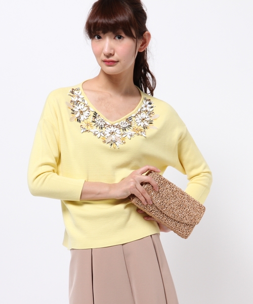 GRACE CONTINENTAL(グレースコンチネンタル)の「ビジューニットトップ(ニット/セーター・レディース・ホワイト/ブラック/イエロー・36)」の1枚目の写真