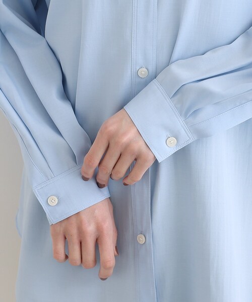 INDIVI（インディヴィ）の「【ビタミンE配合素材〈再生繊維(セルロース)〉/UVケア】セミオーバーブラウス（シャツ/ブラウス・レディース・ブラック/サックスブルー/ホワイト・38）」の10枚目の写真