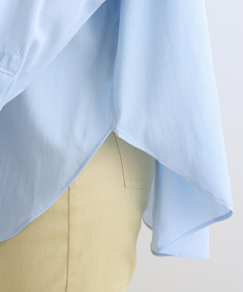 INDIVI（インディヴィ）の「【ビタミンE配合素材〈再生繊維(セルロース)〉/UVケア】セミオーバーブラウス（シャツ/ブラウス・レディース・ブラック/サックスブルー/ホワイト・38）」の11枚目の写真