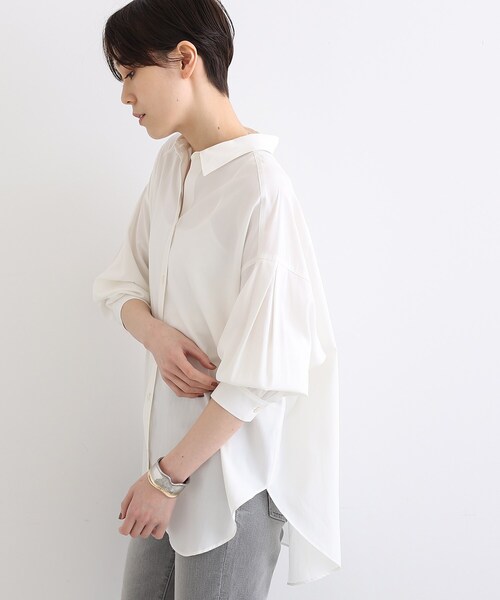 INDIVI（インディヴィ）の「【ビタミンE配合素材〈再生繊維(セルロース)〉/UVケア】セミオーバーブラウス（シャツ/ブラウス・レディース・ブラック/サックスブルー/ホワイト・38）」の15枚目の写真