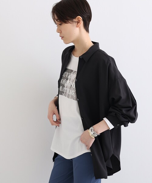 INDIVI（インディヴィ）の「【ビタミンE配合素材〈再生繊維(セルロース)〉/UVケア】セミオーバーブラウス（シャツ/ブラウス・レディース・ブラック/サックスブルー/ホワイト・38）」の18枚目の写真