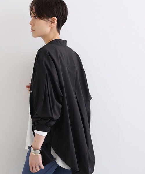 INDIVI（インディヴィ）の「【ビタミンE配合素材〈再生繊維(セルロース)〉/UVケア】セミオーバーブラウス（シャツ/ブラウス・レディース・ブラック/サックスブルー/ホワイト・38）」の19枚目の写真