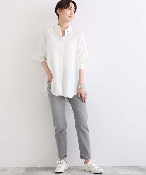 INDIVI（インディヴィ）の「【ビタミンE配合素材〈再生繊維(セルロース)〉/UVケア】セミオーバーブラウス（シャツ/ブラウス・レディース・ブラック/サックスブルー/ホワイト・38）」の22枚目の写真