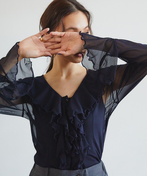 RANDEBOO（ランデブー）の「Organdy frill blouse（シャツ/ブラウス・レディース・ネイビー/ピンクベージュ・FREE）」の2枚目の写真