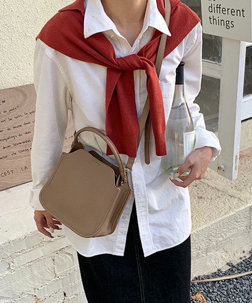 me+em select（ミームセレクト）の「【 2 way ショルダーストラップ付属 】フェイクレザーモダンスクエアワンハンドルバッグ（ハンドバッグ・レディース・モカ/ベージュ/ブラウン/ブラック・FREE）」の12枚目の写真