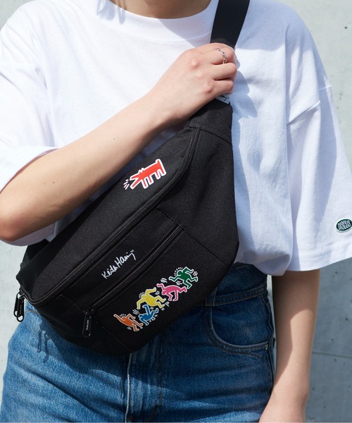 Keith Haring(キース・ヘリング)の「【Keith Haring】アートプリント ミニウエストサコッシュ KHB-KH2011 ※(ボディバッグ/ウエストポーチ・レディース・ブラック・FREE)」の2枚目の写真