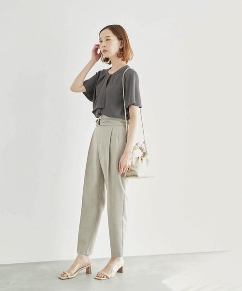 ROPE' PICNIC（ロペピクニック）の「【WEB限定カラー:ベージュ,ピンク】ボウタイフウタックハーフスリーブ（シャツ/ブラウス・レディース・チャコールグレー/ホワイト/ベージュ/ネイビー/ラベンダー/ピンク・38）」の11枚目の写真