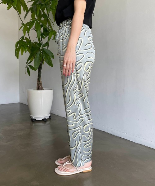 CAPRICIEUX LE'MAGE（カプリシューレマージュ）の「ART柄イージーパンツ（その他パンツ・レディース・ブラック/グリーン・FREE）」の5枚目の写真