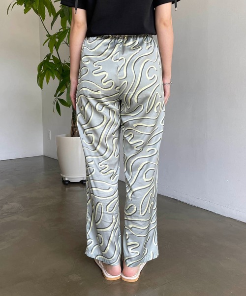 CAPRICIEUX LE'MAGE（カプリシューレマージュ）の「ART柄イージーパンツ（その他パンツ・レディース・ブラック/グリーン・FREE）」の13枚目の写真