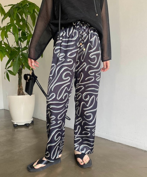 CAPRICIEUX LE'MAGE（カプリシューレマージュ）の「ART柄イージーパンツ（その他パンツ・レディース・ブラック/グリーン・FREE）」の7枚目の写真