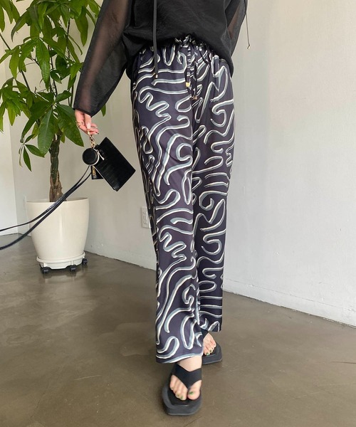 CAPRICIEUX LE'MAGE（カプリシューレマージュ）の「ART柄イージーパンツ（その他パンツ・レディース・ブラック/グリーン・FREE）」の12枚目の写真