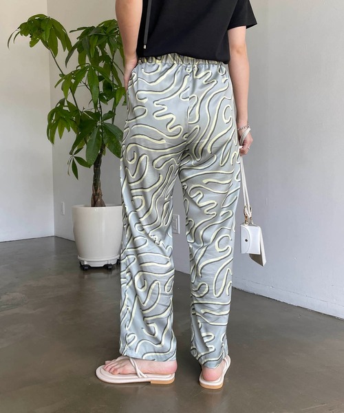 CAPRICIEUX LE'MAGE（カプリシューレマージュ）の「ART柄イージーパンツ（その他パンツ・レディース・ブラック/グリーン・FREE）」の3枚目の写真