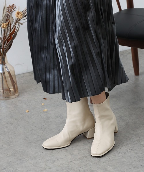 COLONY 2139(コロニートゥーワンスリーナイン)の「ストレッチショートブーツ(ブーツ・レディース・ブラック/ブラウン/アイボリー・SMALL/MEDIUM/LARGE)」の2枚目の写真