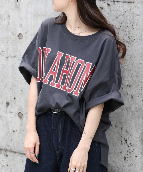 HONEYSUCKLE ROSE（ハニーサックルローズ）の「【HONEYSUCKLE ROSE】カレッジビッグロゴＴシャツ（Tシャツ/カットソー・レディース・ホワイト/グリーン/ダークグレー/ライトベージュ・M/L）」の3枚目の写真