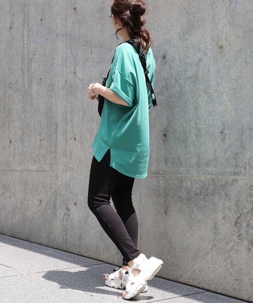 HONEYSUCKLE ROSE（ハニーサックルローズ）の「【HONEYSUCKLE ROSE】カレッジビッグロゴＴシャツ（Tシャツ/カットソー・レディース・ホワイト/グリーン/ダークグレー/ライトベージュ・M/L）」の11枚目の写真