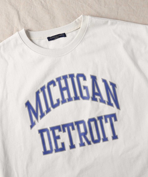 HONEYSUCKLE ROSE（ハニーサックルローズ）の「【HONEYSUCKLE ROSE】カレッジビッグロゴＴシャツ（Tシャツ/カットソー・レディース・ホワイト/グリーン/ダークグレー/ライトベージュ・M/L）」の17枚目の写真