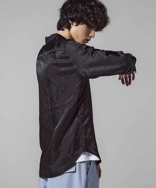VIKTOR&ROLF(ヴィクター&ロルフ)の「VIKTOR&ROLF(ヴィクター&ロルフ)クロスロゴシャツ/FRILLED LONGSLEEVE(シャツ/ブラウス・メンズ・ブラック・46/48/50)」の2枚目の写真