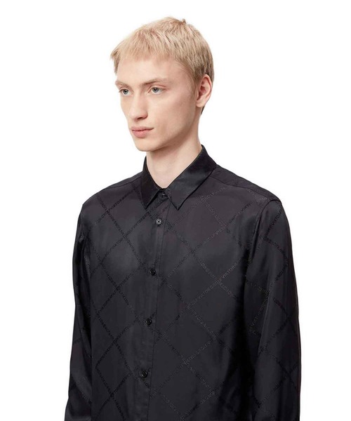 VIKTOR&ROLF(ヴィクター&ロルフ)の「VIKTOR&ROLF(ヴィクター&ロルフ)クロスロゴシャツ/FRILLED LONGSLEEVE(シャツ/ブラウス・メンズ・ブラック・46/48/50)」の5枚目の写真